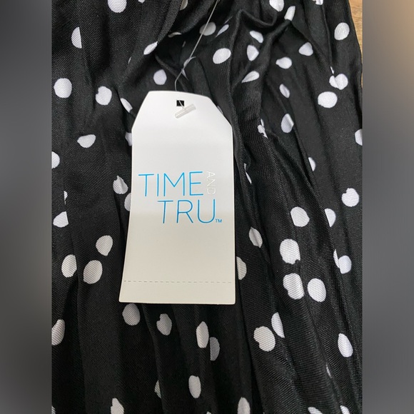 NWT women’s skirts bundle of four - Picture 2 of 4